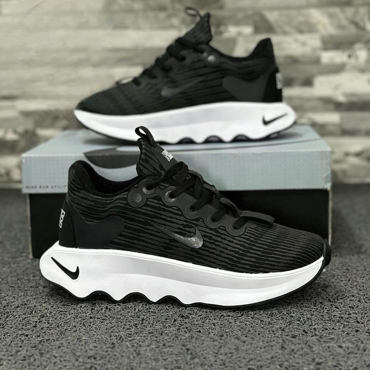Tênis Negro/Blanco com caixa